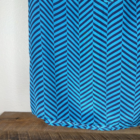 Banana Republic women’s silk sleeveless geometric pattern blue blouse, size XS - Picture 5 of 14